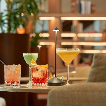 Portobay Liberdade Hotel Lisbon Exterior photo Cocktails at the lounge