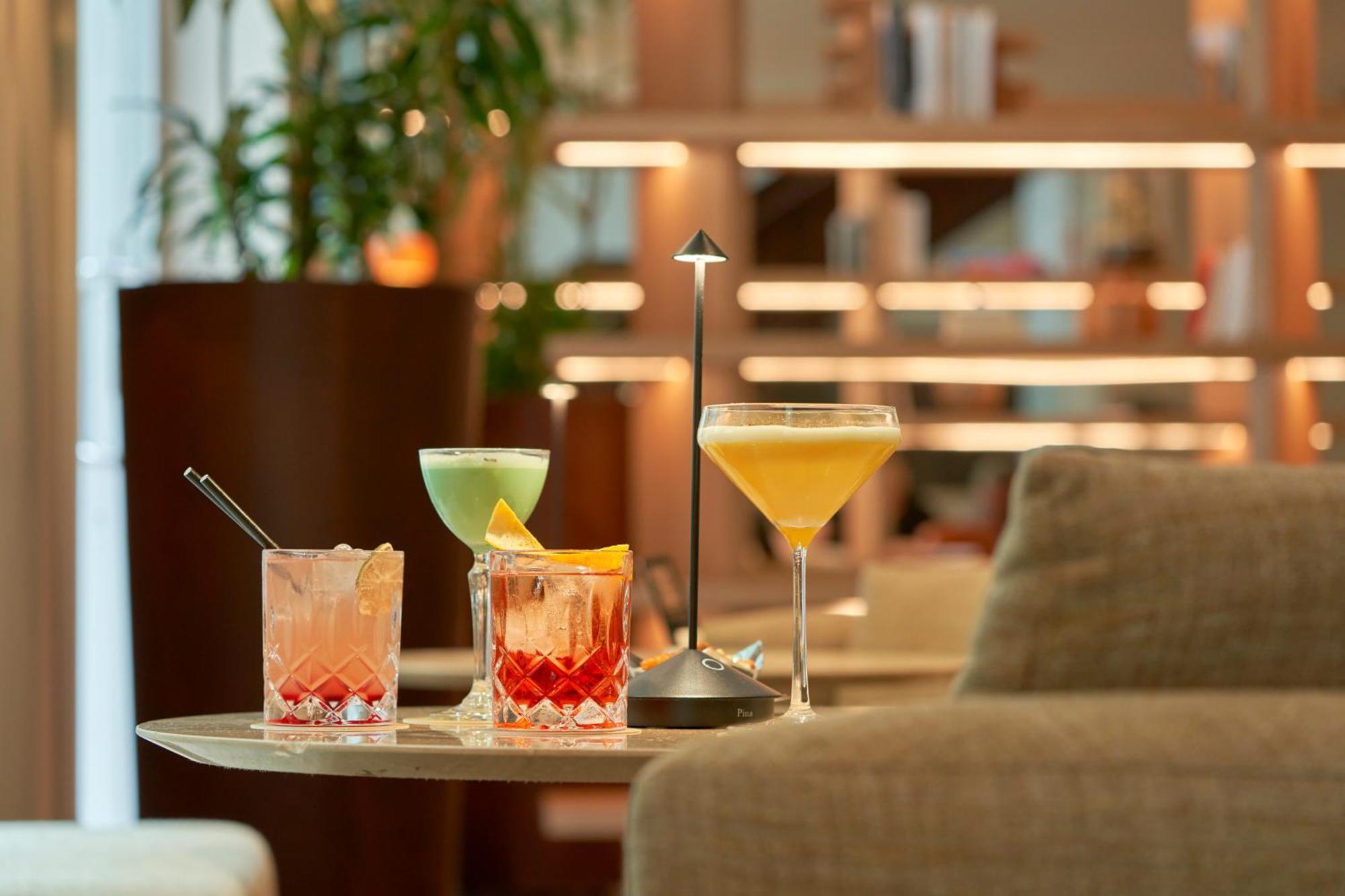Portobay Liberdade Hotel Lisbon Exterior photo Cocktails at the lounge