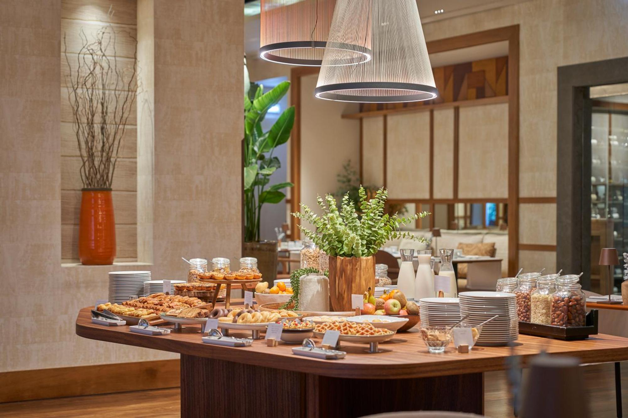 Portobay Liberdade Hotel Lisbon Exterior photo The Club at London Heathrow Airport
