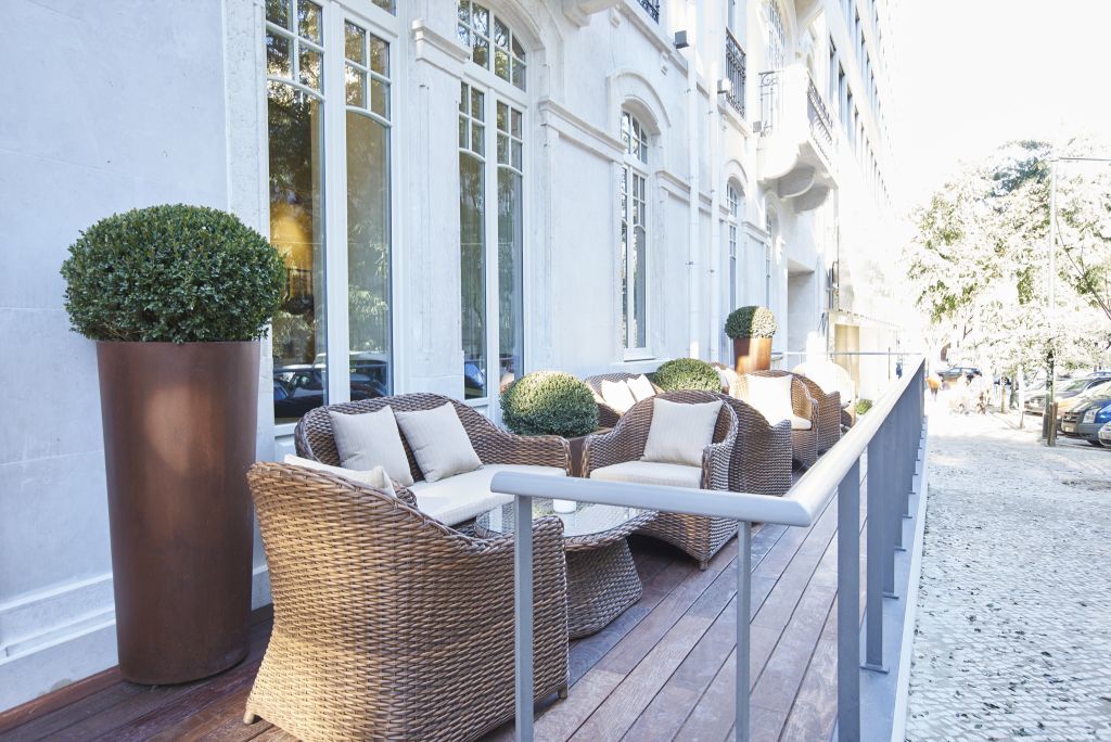 Portobay Liberdade Hotel Lisbon Exterior photo The hotel's terrace