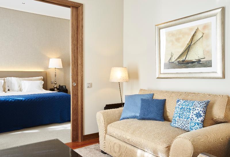 Portobay Liberdade Hotel Lisbon Exterior photo A suite at the hotel
